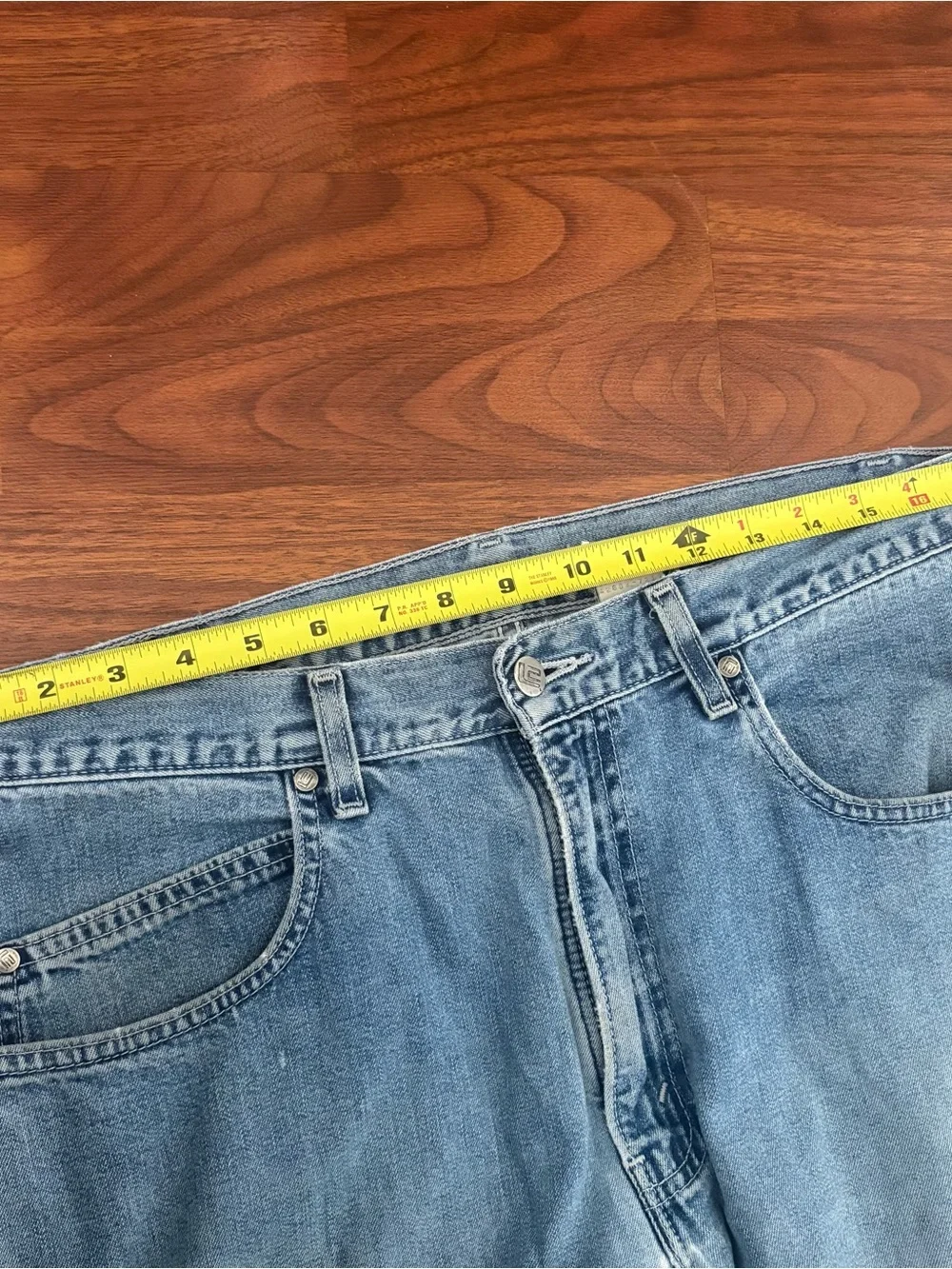Vintage Levi’s L2 Skater Light Wash Loose Fit Baggy Denim Jeans Size 33x30.5 USA